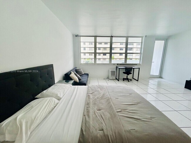 Foto del edificio - 100 Lincoln Rd