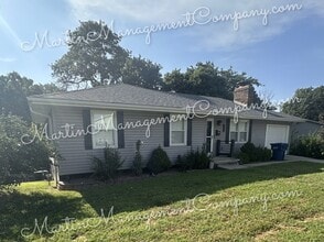 Building Photo - 605 Short St