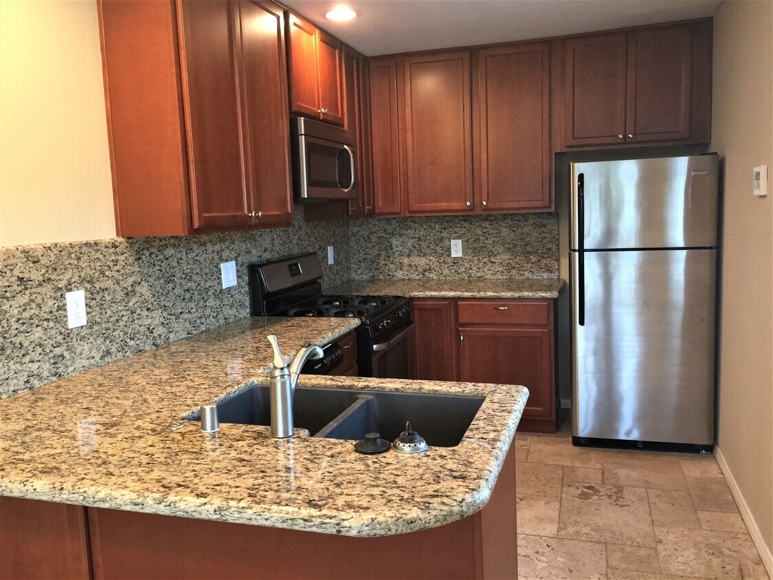 Foto principal - *** $500 Move-in Special*** Gorgeous Unit ...