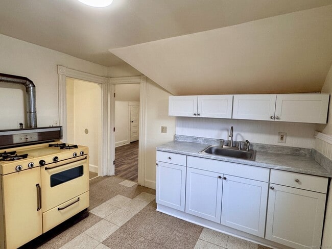 Building Photo - 58 New Litchfield St