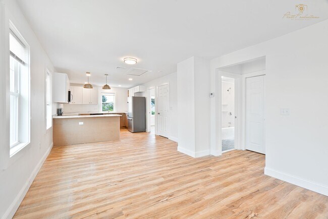Building Photo - Beautifully Updated Two Bedroom Townhouse!