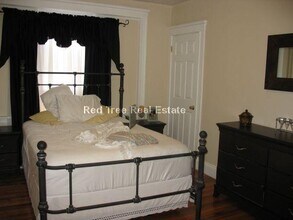 Building Photo - 248 Kelton St