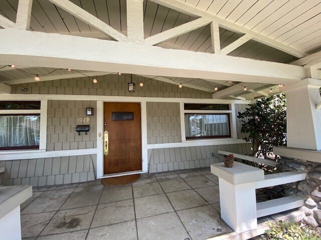 Building Photo - 1029 Avon Pl