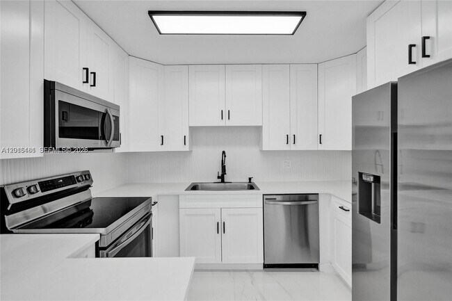 Foto del edificio - 1220 NE 8th St