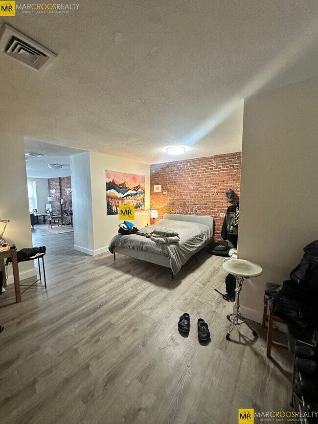 Building Photo - 1088 Boylston St