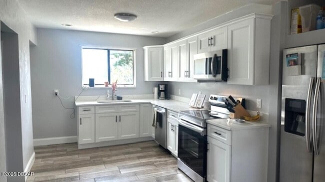 Building Photo - 2714 Dach Ave