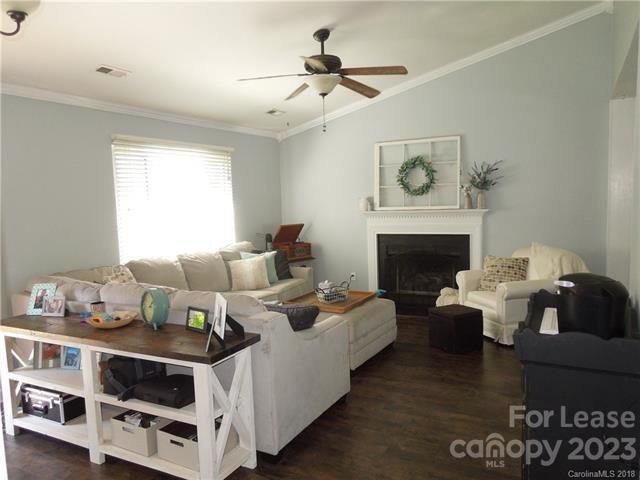 Foto del edificio - 610 Pebblestone Ct