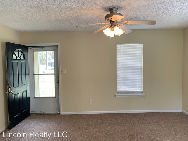Building Photo - 3 br, 1.5 bath House - 377 Pinedale Cir*