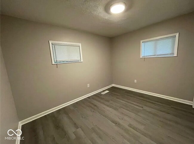 Building Photo - 2926 Eagledale Dr