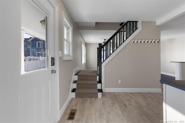 Building Photo - 221 Townsend Ave