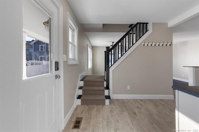 Foto del edificio - 221 Townsend Ave