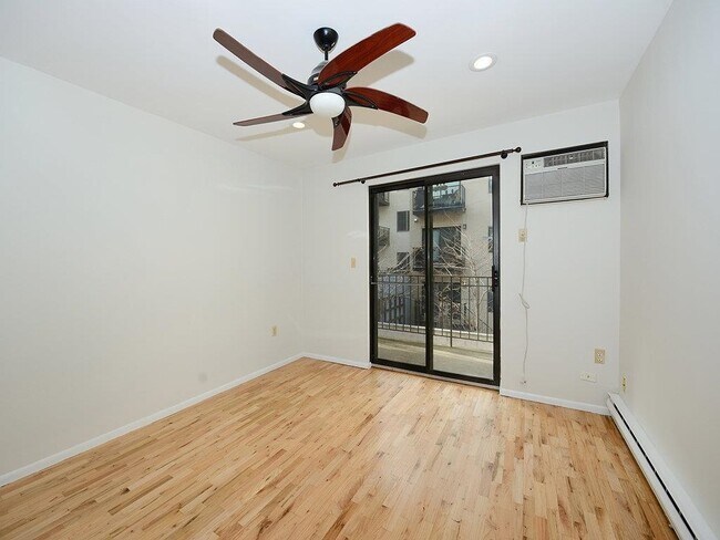 Foto del edificio - 114 Willow Ave