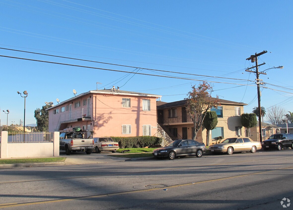 Building Photo - 1529 W 108th St