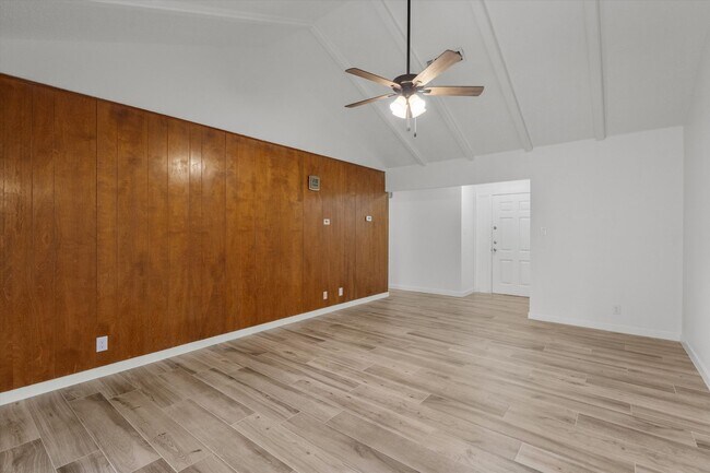 Building Photo - 703 Huntingdon Pl