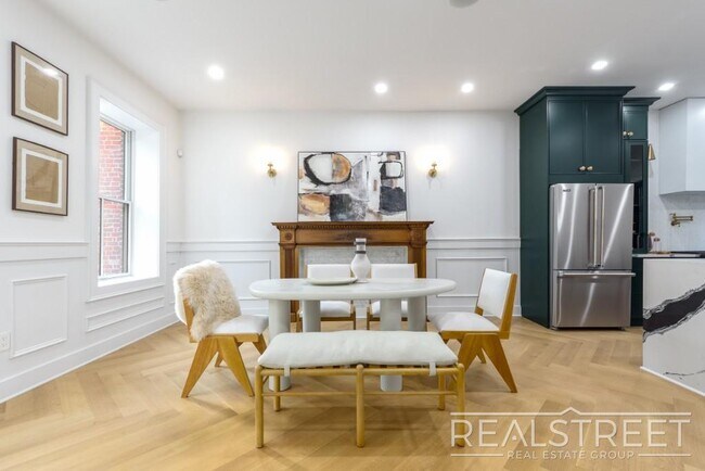 Foto del edificio - Magnificant Single Family Townhouse for Re...