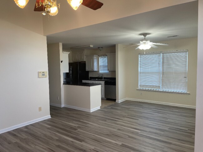 Foto del edificio - 7809 Lumberton Rd