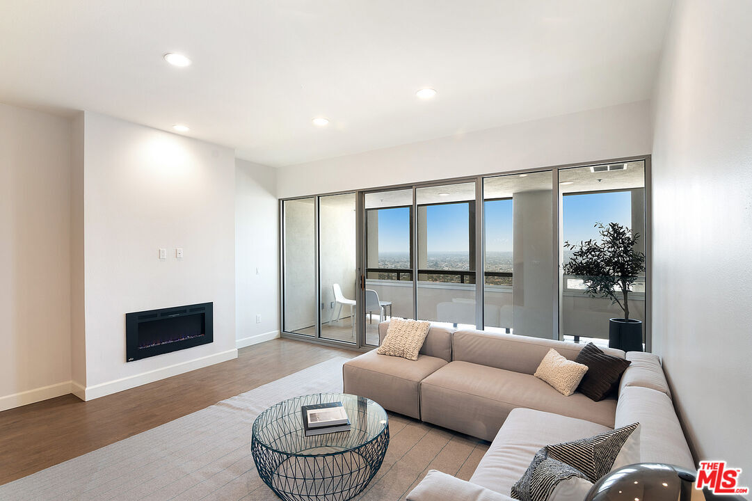 Foto principal - 5670 Wilshire Blvd