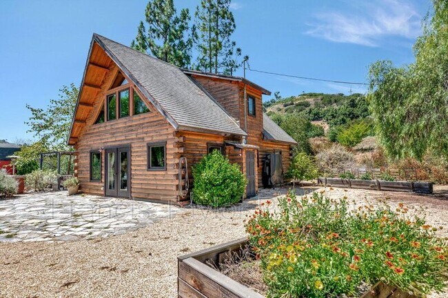 Building Photo - 2689 Daisy Ln