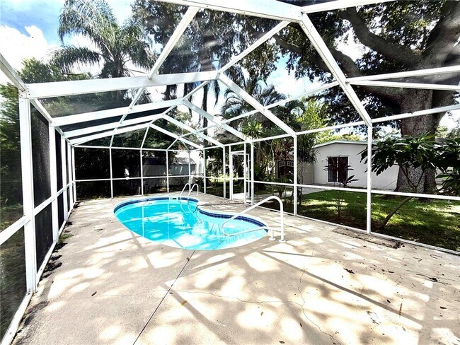 Foto del edificio - 2119 W Henry Ave