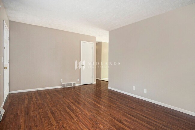 Building Photo - 3 Bedroom Bellevue Home
