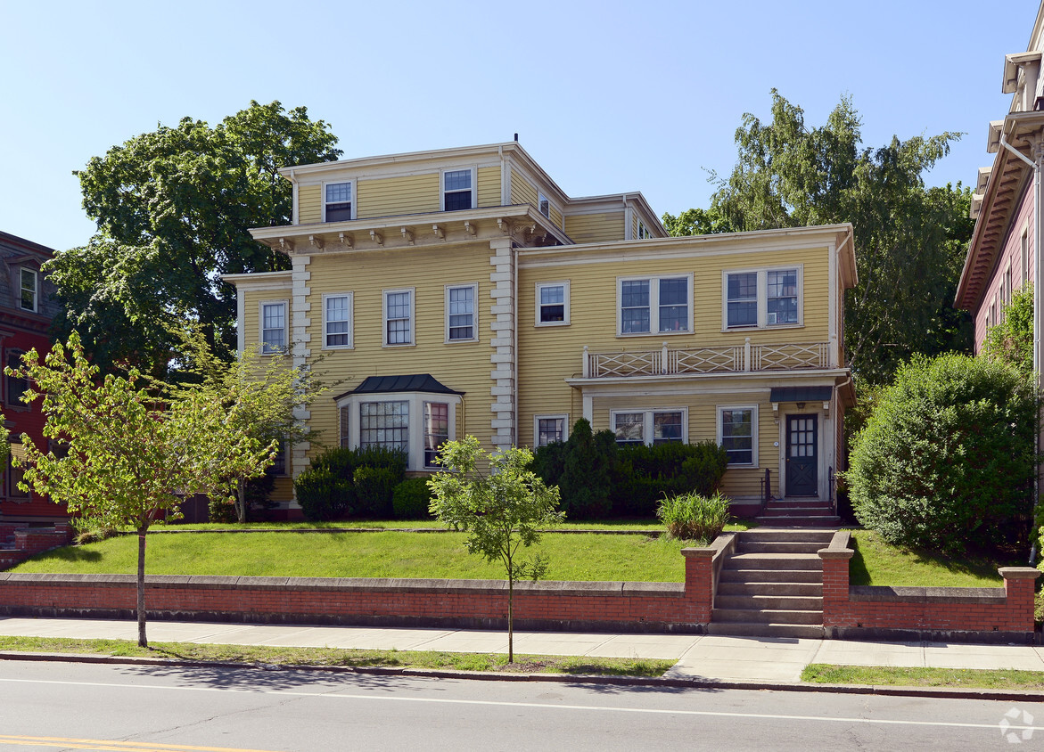 Building Photo - 1582 Westminster St