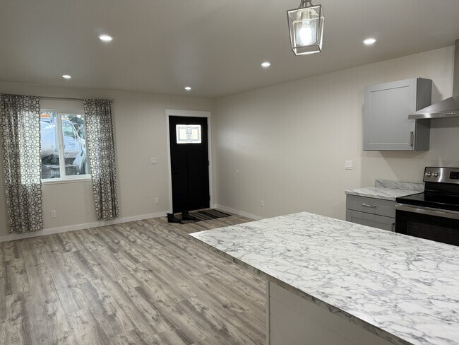 Building Photo - 38405 Woody Cir