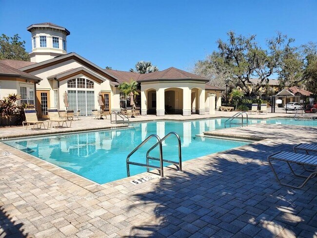 Foto del edificio - 8327 Pine River Rd