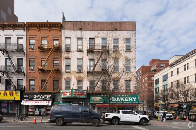 Building Photo - 2000-2002 3rd Ave
