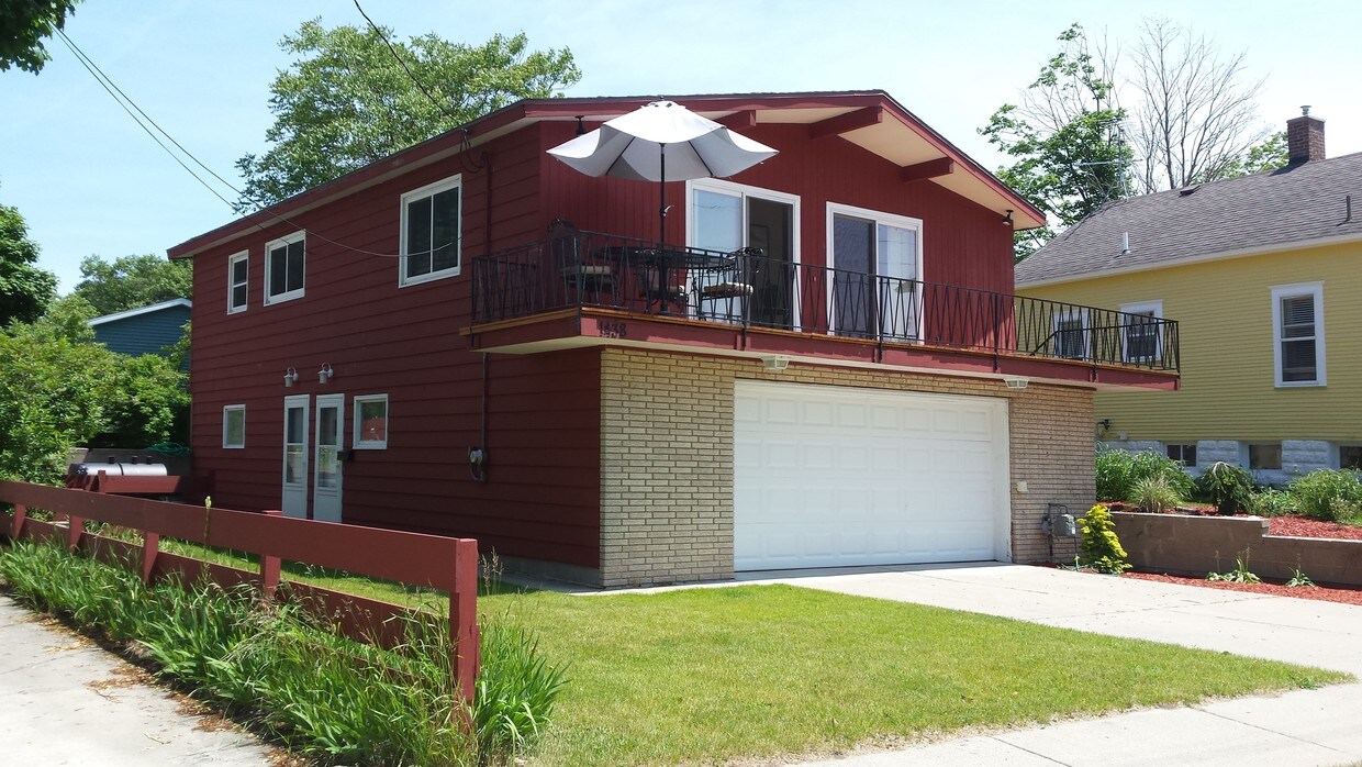 Primary Photo - 1438 Beach St