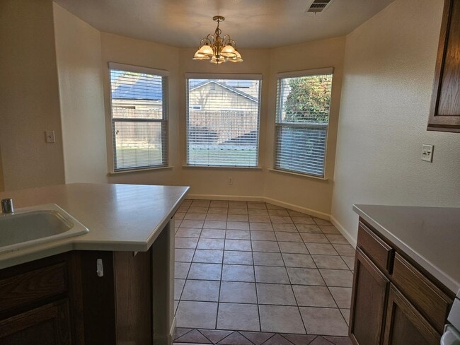 Building Photo - 1760 Hunter Ave