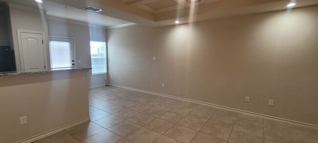 Building Photo - Great 3 Bed 2.5 Bath Quadplex Unit near Ju...