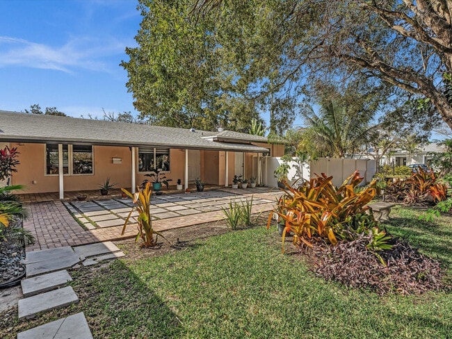 Building Photo - 2016 NE 14th Ct