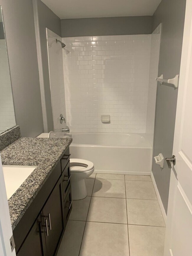 Foto del edificio - Price Reduction! - Four bedroom Two Bath