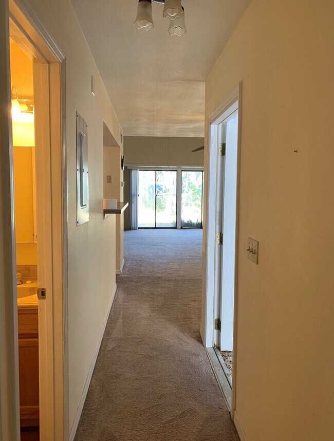 Foto del edificio - Awesome 2 bedroom 2 bath, WILL ACCEPT HOUS...