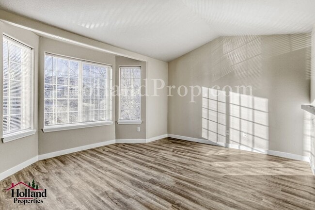 Building Photo - Welcome Home to This Bright & Cozy 1-Bedroom Unit in Beaverton Area