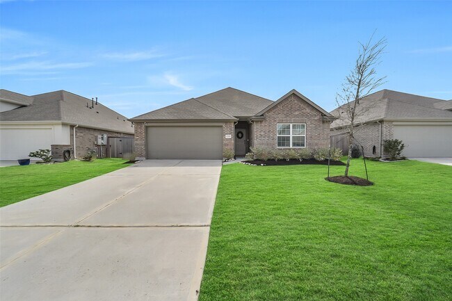 Building Photo - 32303 Cedar Crst Dr