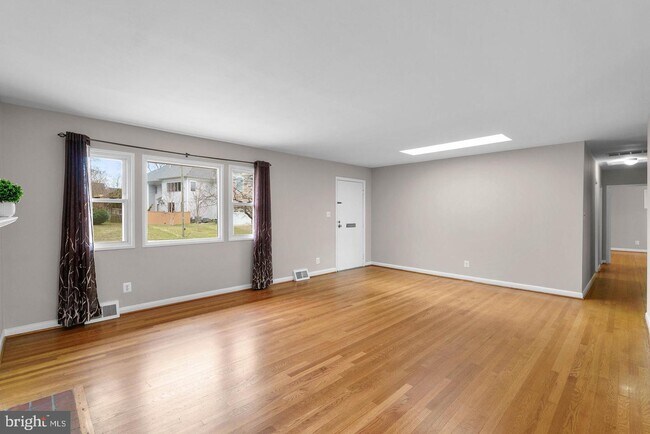 Building Photo - 1451 Wasp Ln