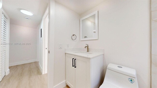 Building Photo - 1676 W 42nd St