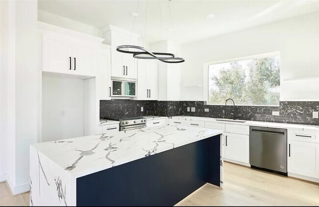 Building Photo - 2724 Rosalie St