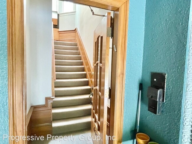 Building Photo - 2 br, 1.5 bath House - 655 14th Avenue