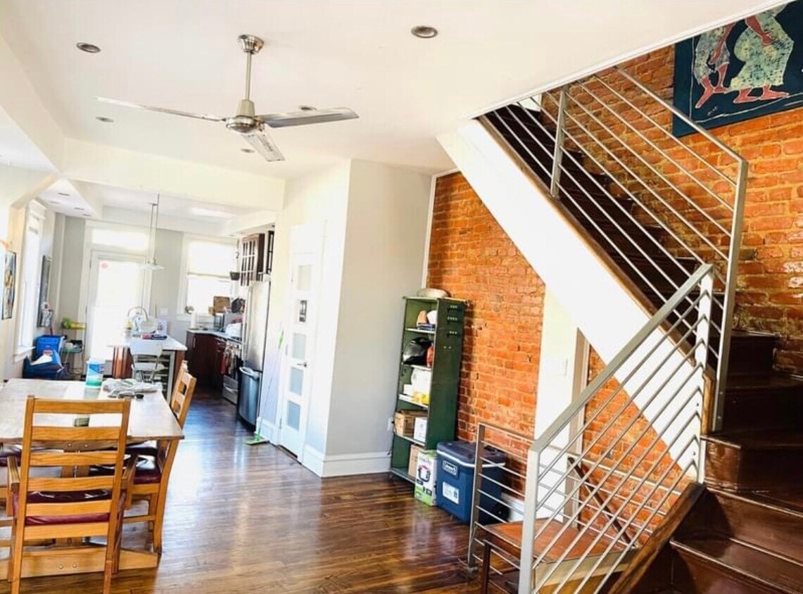 Dining Area (1st Floor) - 2 Girard St NE