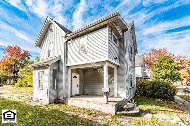 Building Photo - 733 3rd St