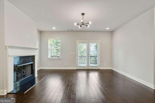 Foto del edificio - 327 Benson Manor Cir