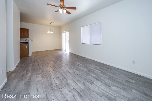 Building Photo - 4 br, 2.5 bath House - 3706 E Felix Blvd.