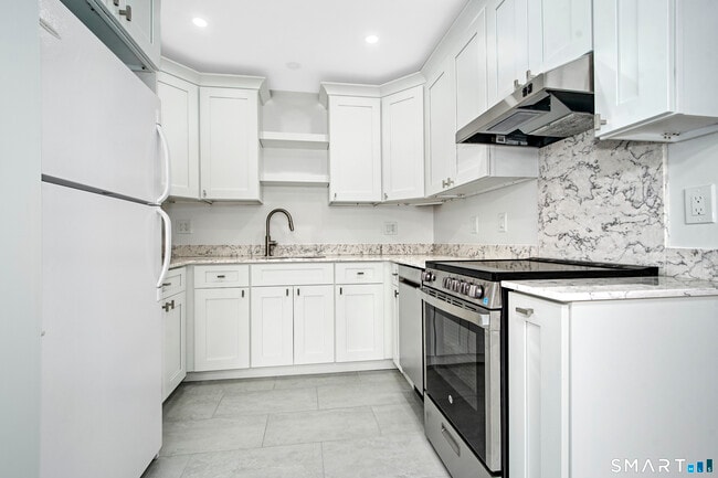 Building Photo - 30 Riverside Ave