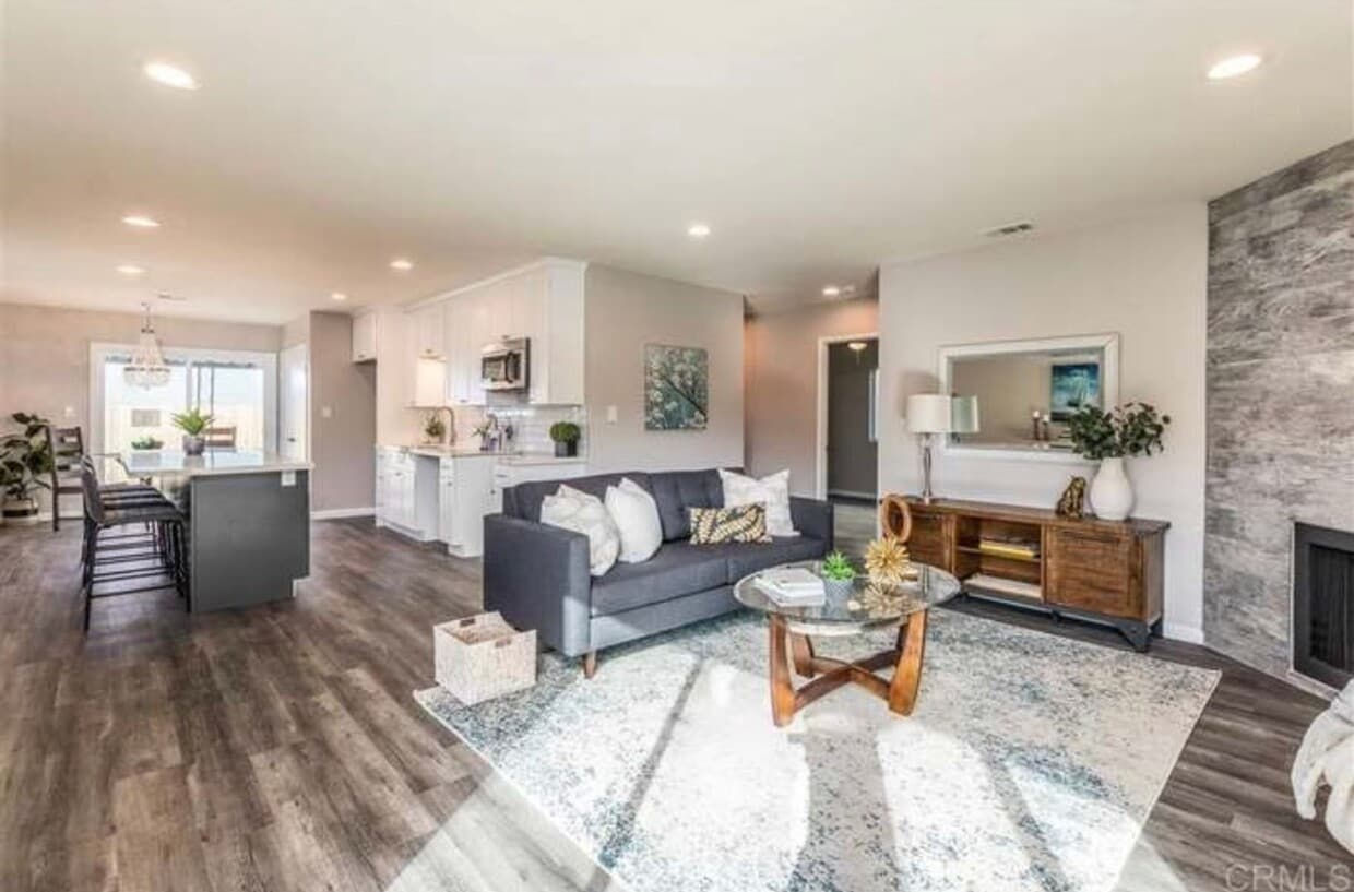 Foto principal - 3 bedrooms remodeled single level home in ...