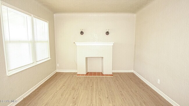Building Photo - 125 Anita Cir