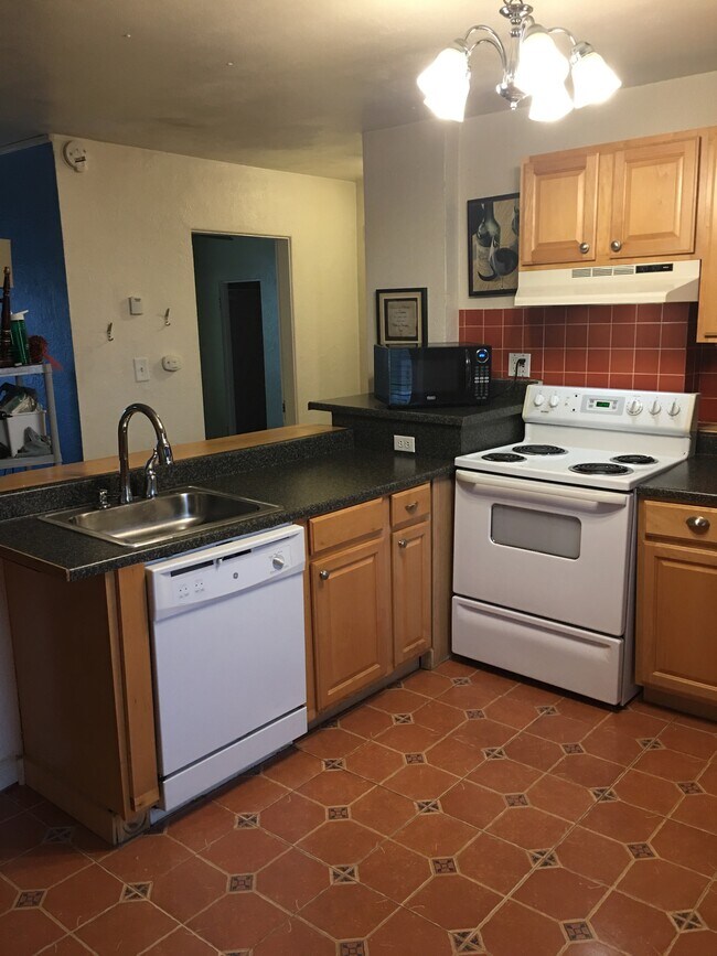 Cocina - 1409 N Fife St