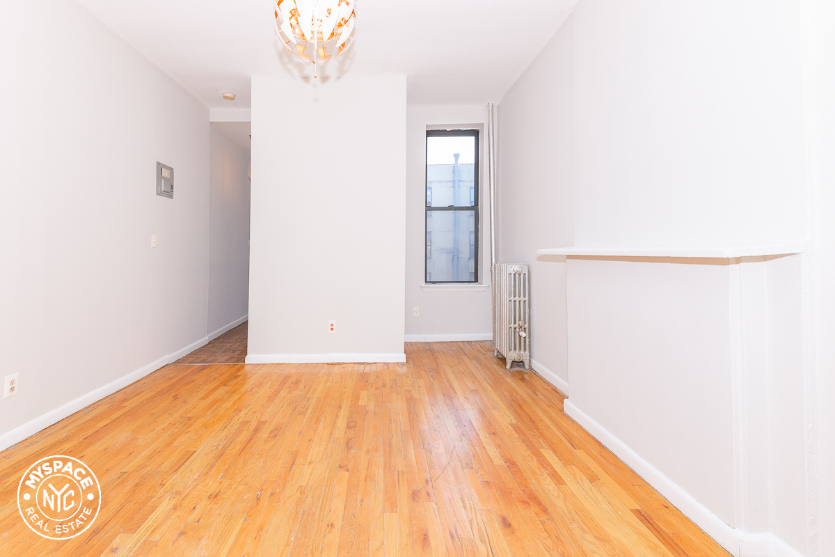 Primary Photo - 876 Greene Ave