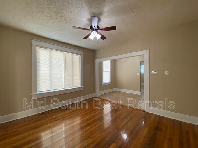 Foto del edificio - 1930 Foster Ave